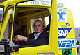 Ministr průmyslu a obchodu Milan Urban ve voze Tatra Jamal EVO IV