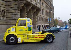 Tatra JAMAL EVO IV před budovou Ministerstva průmyslu a obchodu