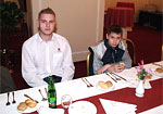 Protagonisté společnosti ČSMS - jezdci Michal Matějovský a Jiří Forman na setkání s novináři v pražském hotelu Ambassador