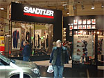 Na stánku firmy Sandtler