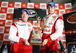Ryan Sharp a Karl Wendlinger zvítězili v prvním závodě FIA GT v Silverstone