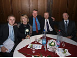 Michal Matějovský v kruhu přátel během slavnostního večera v královéhradeckém Aldisu