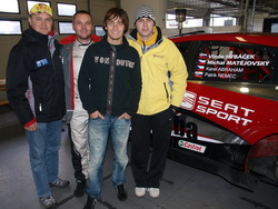 Karel Abraham spolu se členy týmu SEAT Sport Slovakia na INVICTA Epilogu 2010