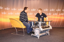 Michal Matějovský spolu s moderátorem Petrem Horákem během natáčení televizního pořadu