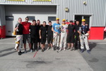 Michal Matějovský spolu se členy týmu SUNRED na okruhu v Dubaii