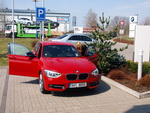 Z předání vozu BMW jezdci Jiřímu Formanovi v Autosalónu BMW Hradec Králové