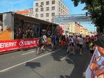 Pohled na hlavní podium, kde probíhalo deokorování nejmenších cyklistů