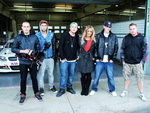 Společné foto členů skupiny MAAT se zpěvačkou Livií Kuchařovou po natáčení videoklipu na brněnském okruhu