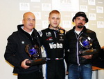 Michal Matějovský spolu se svým týmovým kolegou Petrem Fulínem a týmovým šéfem Josefem Křenkem při přebírání trofejí za vítězství ve FIA ETCC 2013