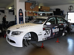 Přípravy vozu BMW 320si v dílnách Křenek Motorsport finišují, Matějovský bude už za 14 dnů testovat ve SPA
