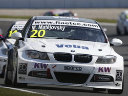 Michal Matějovský s vozem BMW 320si na okruhu ve Spa-Francorchamps