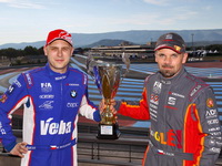 Michal Matějovský spolu s Petrem Fulínem převzali na okruhu Paul Ricard pohár za vítězství v poháru národů ve druhém podniku FIA ETCC 2015 na Slovensku