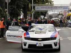 Michal Matějovský s prezentačním vozem Chevrolet Camaro ZL1 na startu 50. ročníku Velké ceny Hradće Králové
