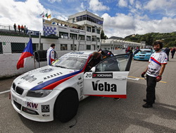 Michal Matějovský s vozem BMW 320si na startu posledního závodu FIA ETCC 2015 v italské Perguse