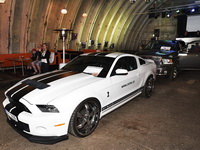 Vystavené americké vozy FORD Mustang GT500 Shalby, model 2014 a DODGE RAM 1500 HEMI Laramie