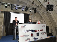 Moderátor Miroslav Vaňura během zahájení Rally Show v zázemí týmu ČESKOSLOVENSKÝ MOTORSPORT v Sunparku na letišti v Hradci Králové