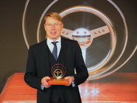 Mika Häkkinen se stal teprve druhým zahraničním držitelem ocenění Zlatý volant