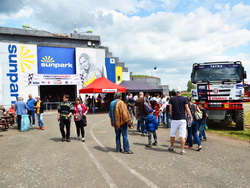 Pohled na zázemí týmu ČESKOSLOVENSKÝ MOTORSPORT a jeho partnerů na Rally Show 2016 v Hradci Králové