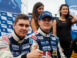 Adam Lacko a Jiří Forman se budou bít o další body na legendárním Nürburgringu už o tomto víkendu
