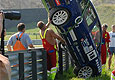 Vůz Laury Hájkové poškozený po nepříjemné havarii v prvním nedělním závodě