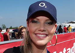 Hostem týmu O2 Motorsport byla zpěvačka L.B.P.